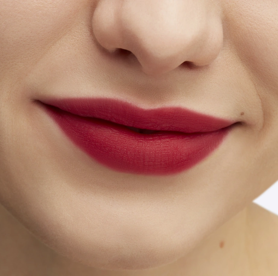 MAC Cosmetics Powder Kiss Lipstick Ruby New 3gr képe 3